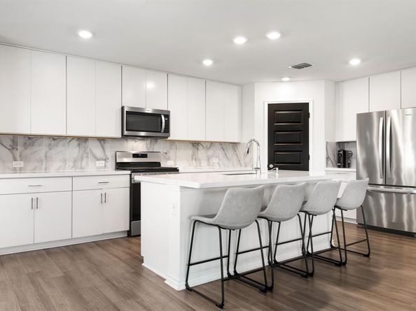 816  Adair Drive , Aubrey Texas 76227