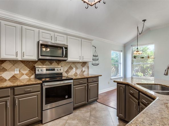 1622  Redwood Drive , Corinth Texas 76210