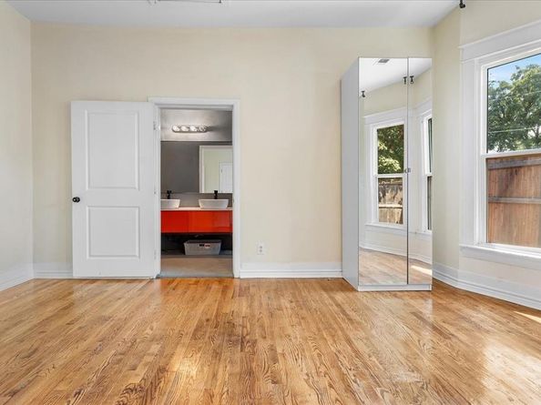 836 W 8th Street , Dallas Texas 75208