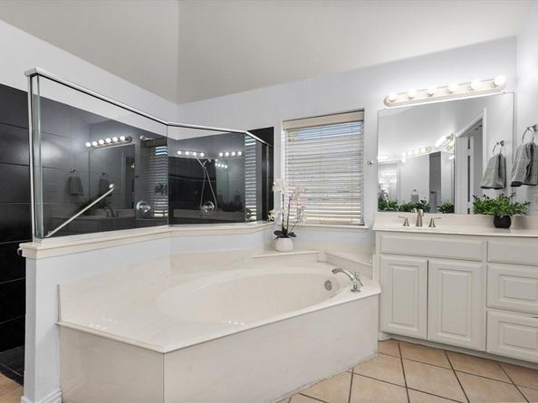 1825  Meadow Springs Drive , Haslet Texas 76052