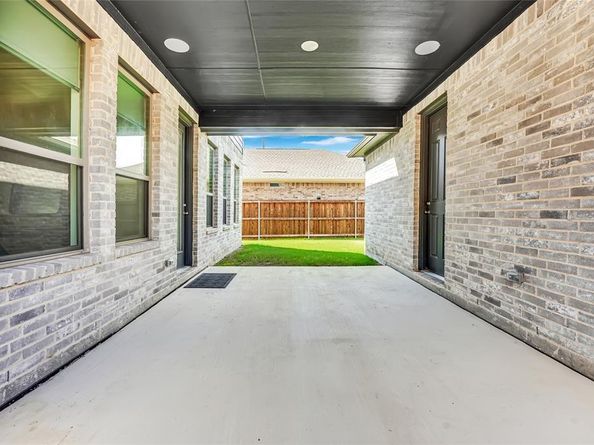 1807  Coopers Hawk Drive , Arlington Texas 76005