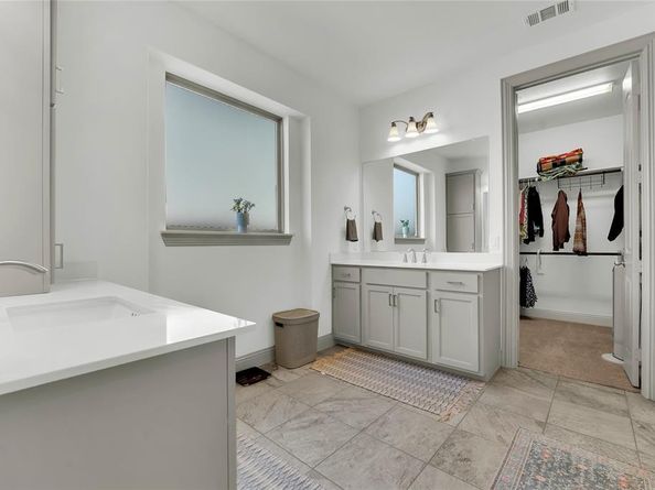 1807  Coopers Hawk Drive , Arlington Texas 76005