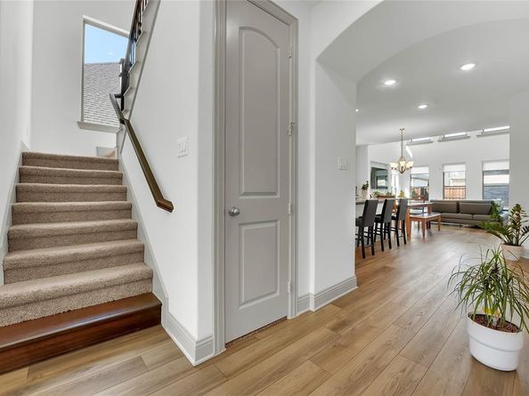 1807  Coopers Hawk Drive , Arlington Texas 76005