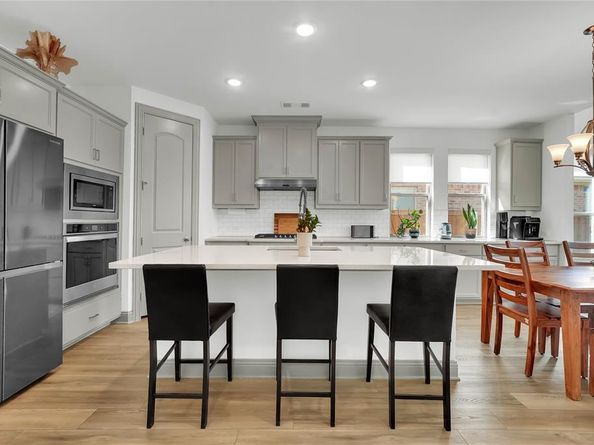 1807  Coopers Hawk Drive , Arlington Texas 76005