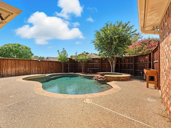 9009  Rodeo Drive , Irving Texas 75063