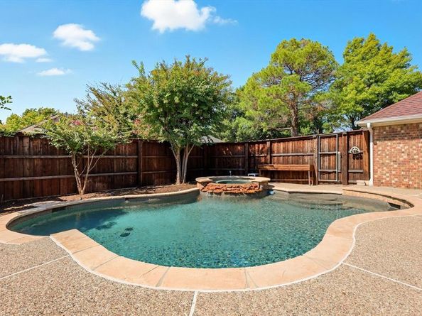 9009  Rodeo Drive , Irving Texas 75063