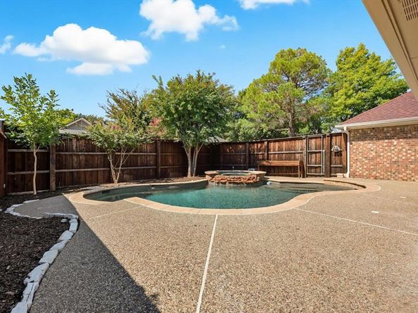 9009  Rodeo Drive , Irving Texas 75063