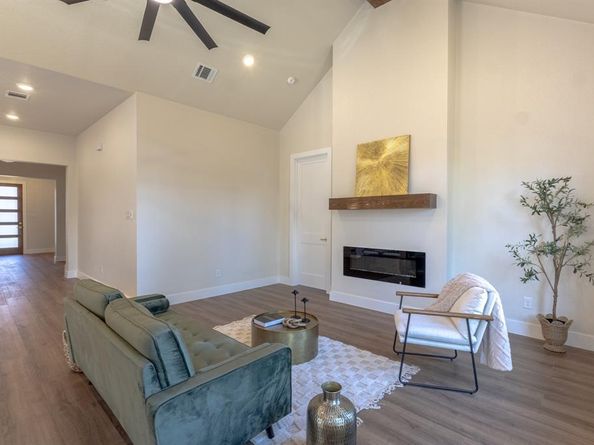 1444  Long Avenue , River Oaks Texas 76114