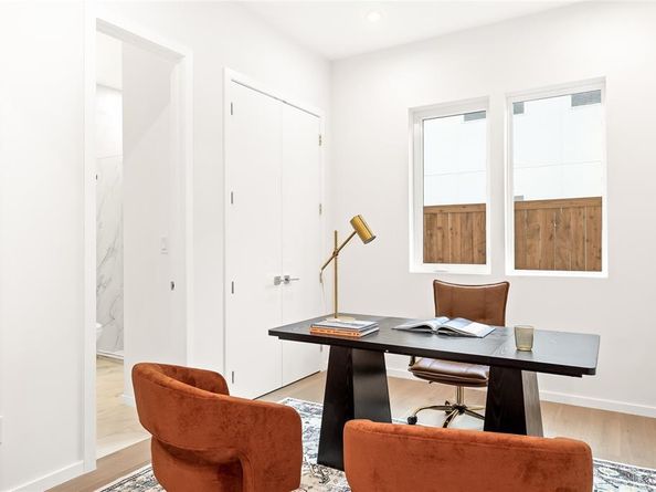 829  Nomas Street , Dallas Texas 75212