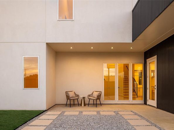 829  Nomas Street , Dallas Texas 75212