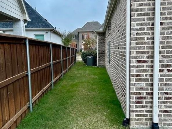 1517  Viridian Park Lane , Arlington Texas 76005