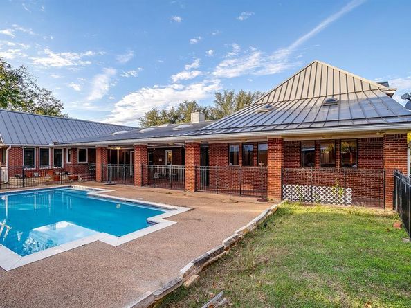 5800  End O Trail , Fort Worth Texas 76112