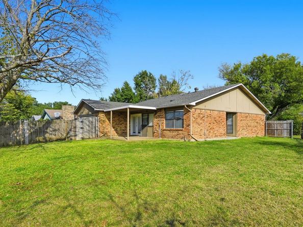 6101  Greenlawn Street , Rowlett Texas 75088