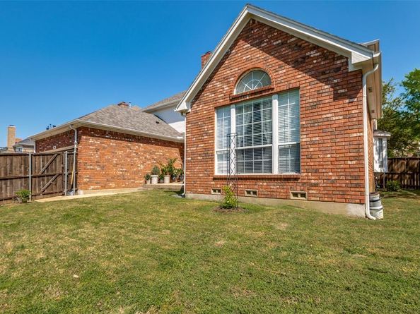 2204  Yaupon Drive , Irving Texas 75063