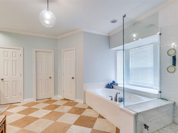 2204  Yaupon Drive , Irving Texas 75063