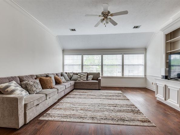 2204  Yaupon Drive , Irving Texas 75063