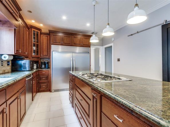 2204  Yaupon Drive , Irving Texas 75063