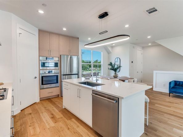 3940  Spring Valley Road  2, Farmers Branch Texas 75219