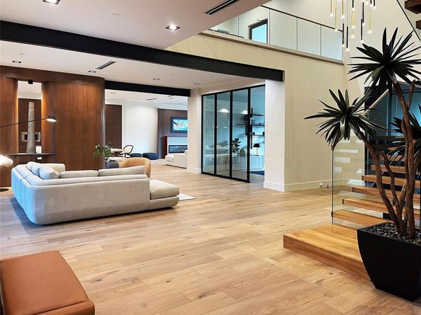 10236  Crestover Drive , Dallas Texas 75229