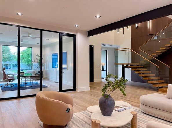 10236  Crestover Drive , Dallas Texas 75229