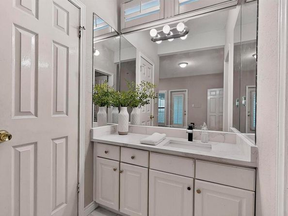 3105  San Jacinto Street  306, Dallas Texas 75204