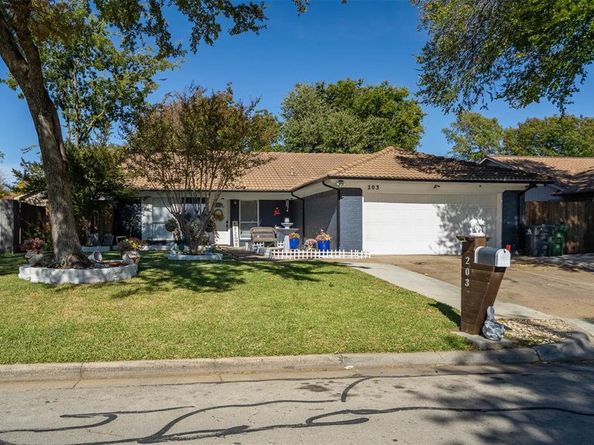203  Lemon Drive , Arlington Texas 76018