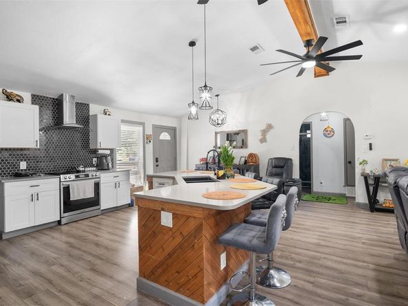 203  Lemon Drive , Arlington Texas 76018