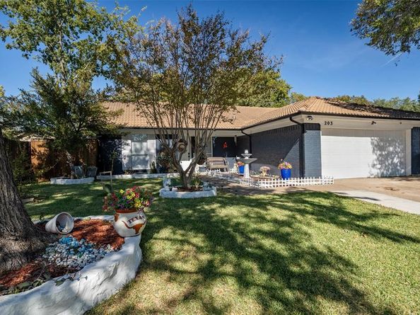 203  Lemon Drive , Arlington Texas 76018