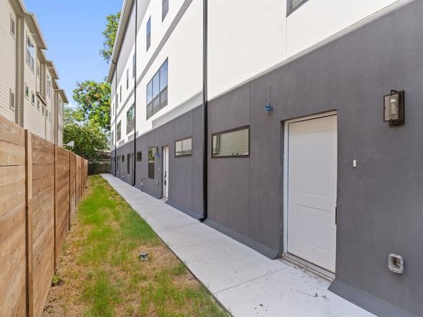 5810  Hudson Street , Dallas Texas 75206