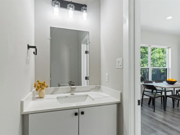 5810  Hudson Street , Dallas Texas 75206