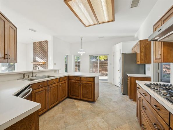 1115  Shawnee Trail , Carrollton Texas 75007