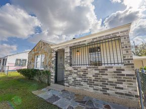 2512  Malvern Trail , Fort Worth Texas 76105