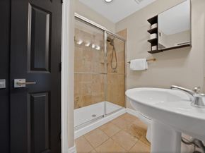 2722  Knight Street  407B, Dallas Texas 75219