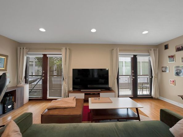 2722  Knight Street  407B, Dallas Texas 75219