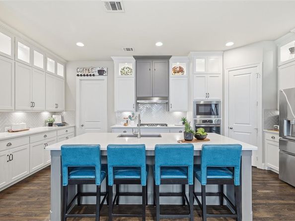 346  Hill Creek Lane , Grapevine Texas 76051