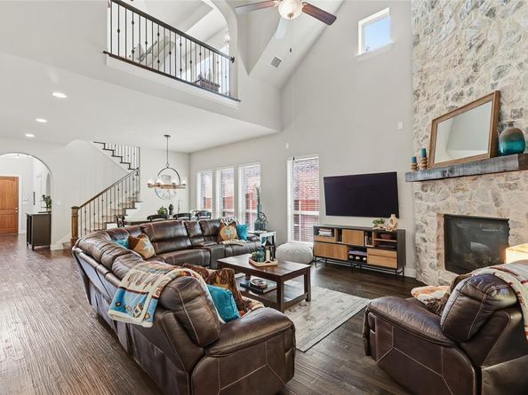 346  Hill Creek Lane , Grapevine Texas 76051