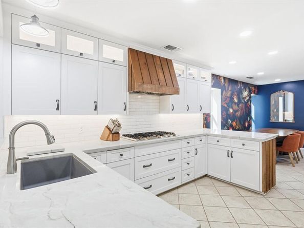 2813  Raintree Drive , Carrollton Texas 75006