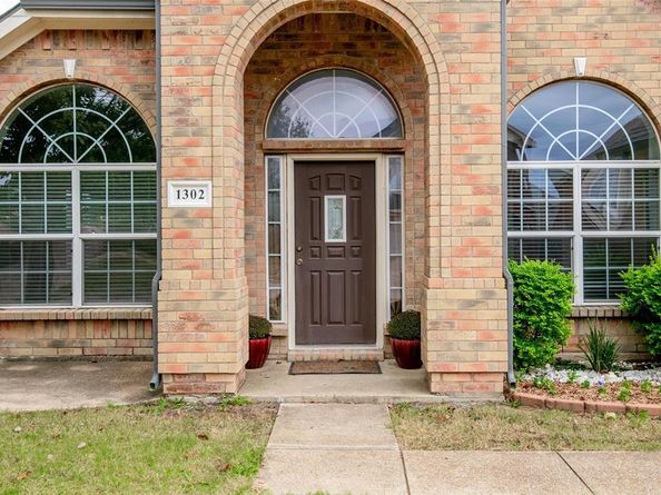 1302  Red Deer Way , Arlington Texas 76002