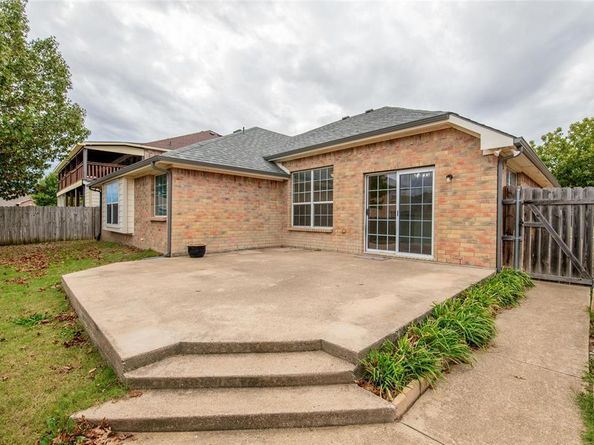 1302  Red Deer Way , Arlington Texas 76002