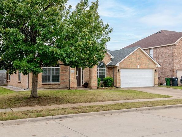 1302  Red Deer Way , Arlington Texas 76002
