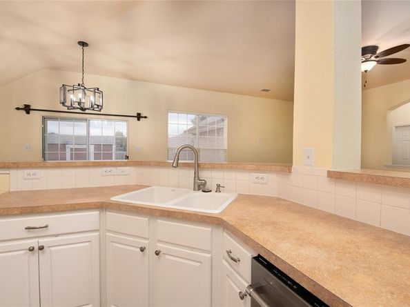 1302  Red Deer Way , Arlington Texas 76002