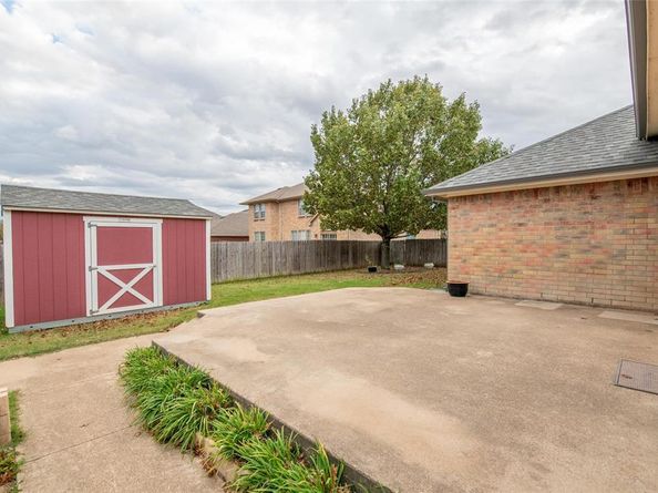 1302  Red Deer Way , Arlington Texas 76002