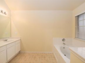 1302  Red Deer Way , Arlington Texas 76002