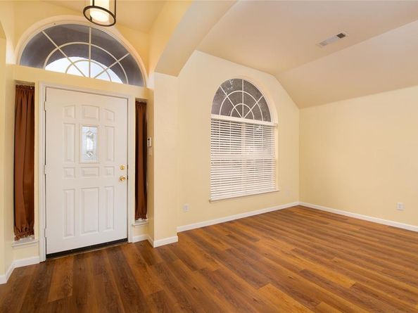 1302  Red Deer Way , Arlington Texas 76002