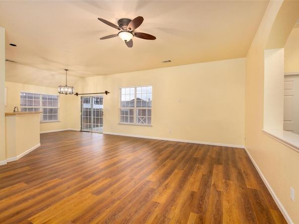 1302  Red Deer Way , Arlington Texas 76002