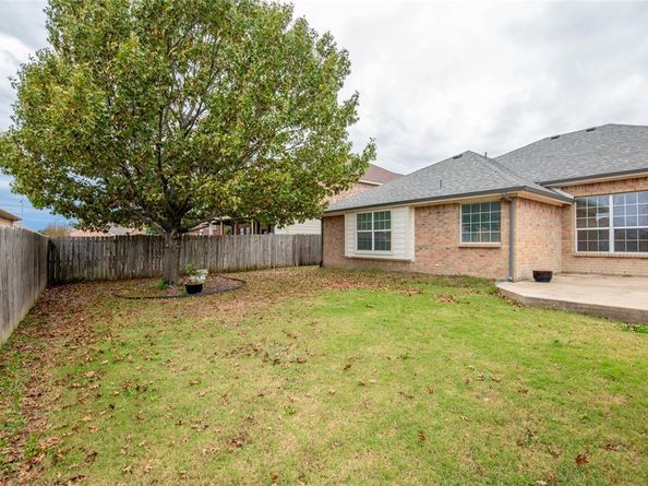 1302  Red Deer Way , Arlington Texas 76002