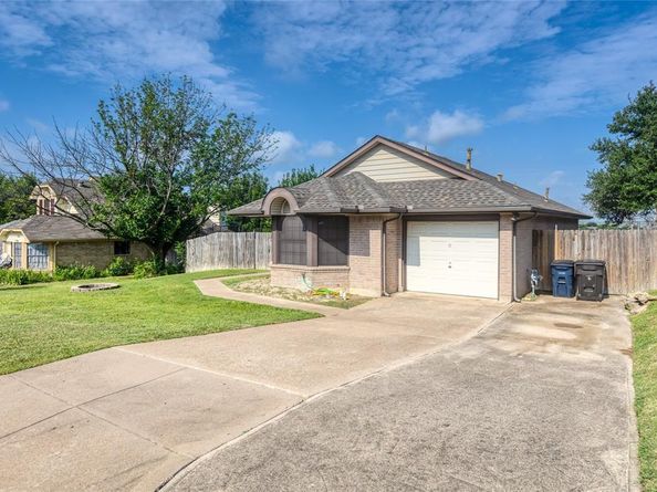 305 N Long Rifle Drive , Fort Worth Texas 76108