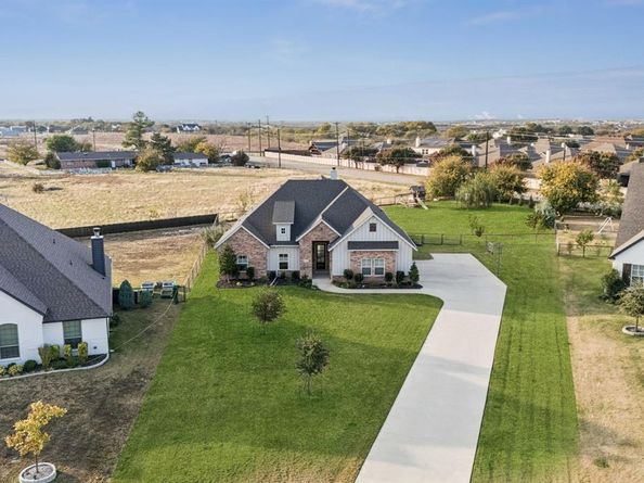 1318  Oliver Creek Lane , Justin Texas 76247