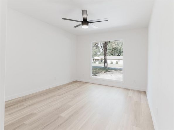 126 E Scotland Drive , Irving Texas 75062