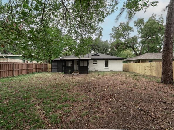 126 E Scotland Drive , Irving Texas 75062